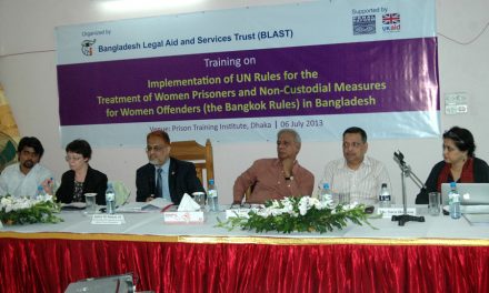 Justice Imman Ali and Alison Hannah at the Bangkok Rules training in Dhaka, June 2013